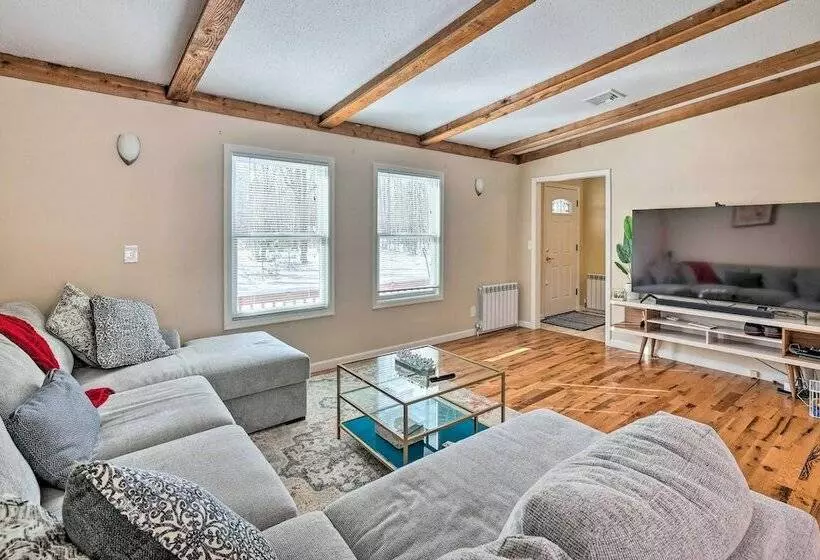 Chic, Cozy Home W/ Game Room In The Poconos!