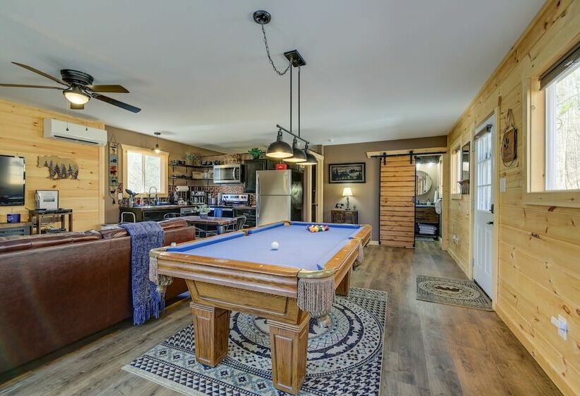 Cozy Tennessee Cabin W/ Hot Tub & Pool Table!