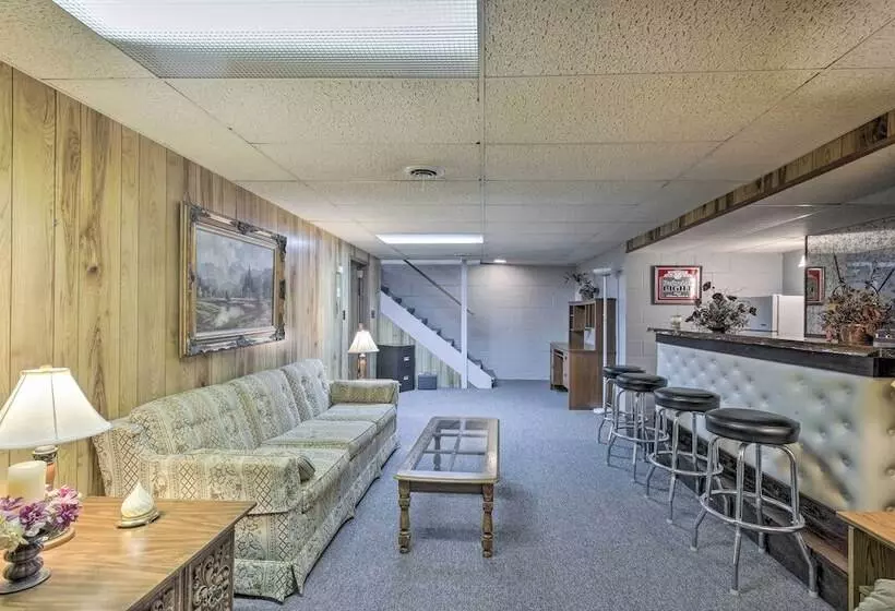 Cozy White Pine Home   10 Mi To Porcupine Mtn