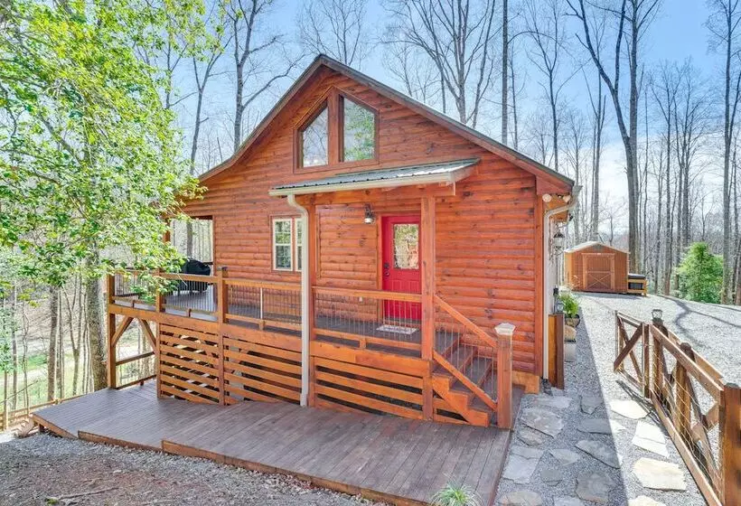 Dog Friendly Cabin W/ Fire Pit & Hot Tub!