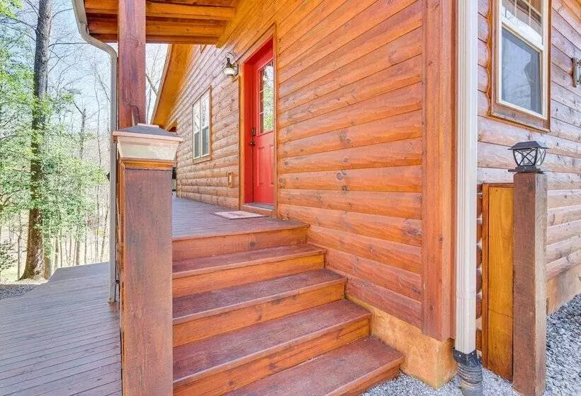 Dog Friendly Cabin W/ Fire Pit & Hot Tub!