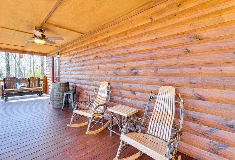 Dog Friendly Cabin W/ Fire Pit & Hot Tub!