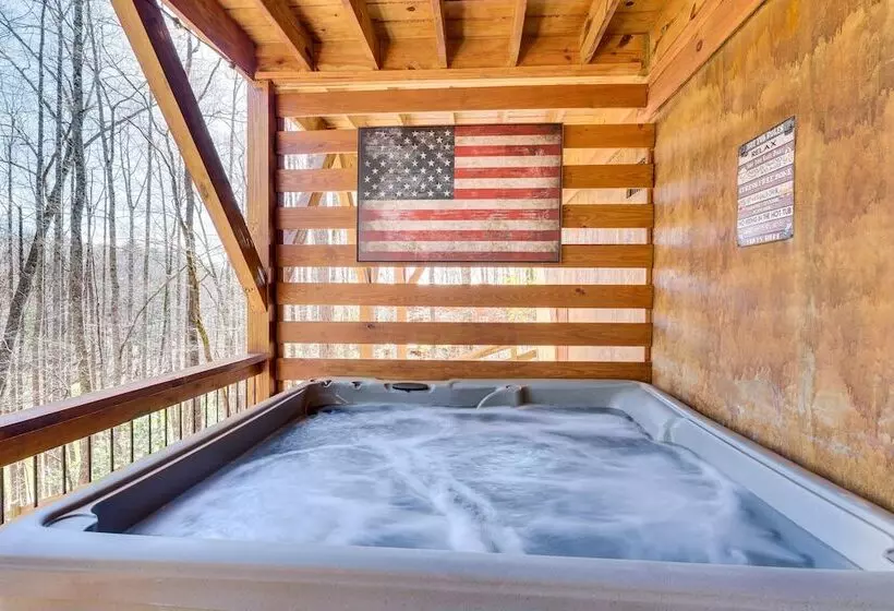 Dog Friendly Cabin W/ Fire Pit & Hot Tub!