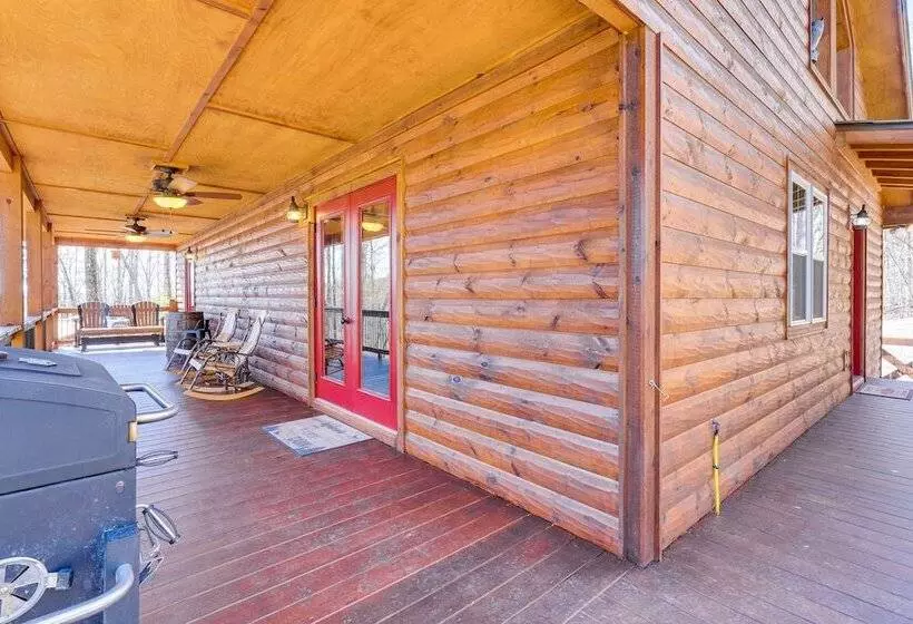Dog Friendly Cabin W/ Fire Pit & Hot Tub!
