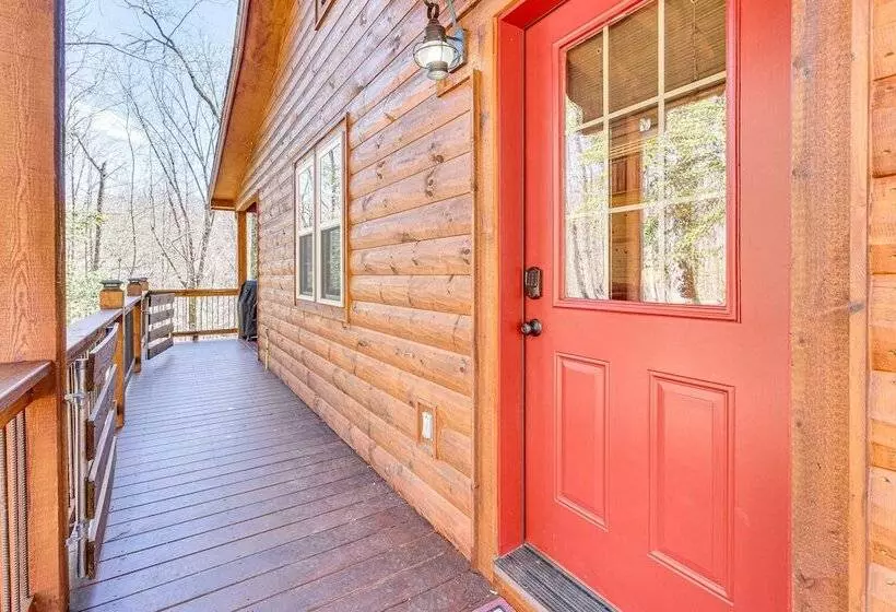 Dog Friendly Cabin W/ Fire Pit & Hot Tub!