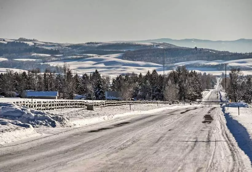 Elevated Alpine Escape: Mtn Views + Game Room!