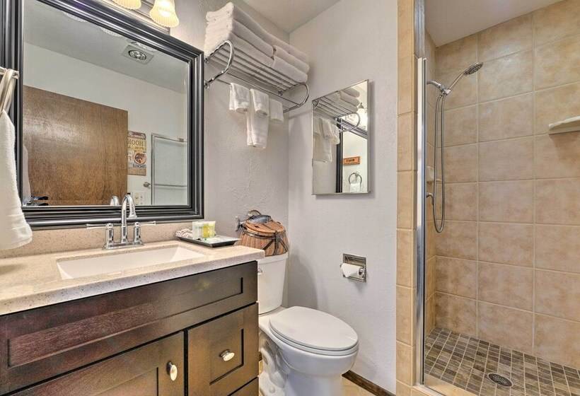 Elevated Alpine Escape: Mtn Views + Game Room!