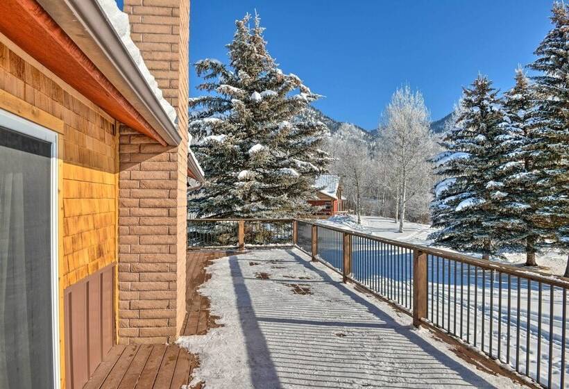 Elevated Alpine Escape: Mtn Views + Game Room!