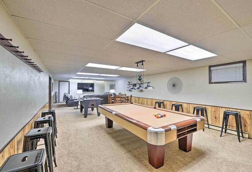 Elevated Alpine Escape: Mtn Views + Game Room!