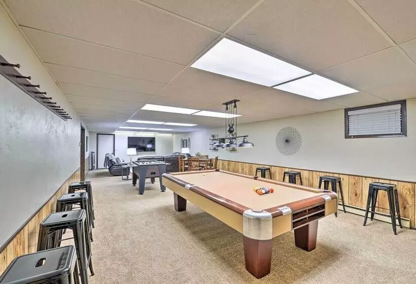 Elevated Alpine Escape: Mtn Views + Game Room!