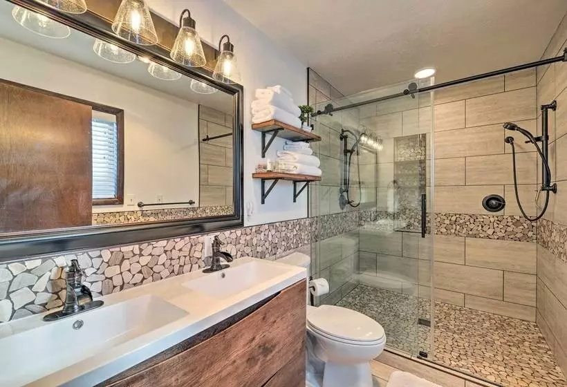 Elevated Alpine Escape: Mtn Views + Game Room!