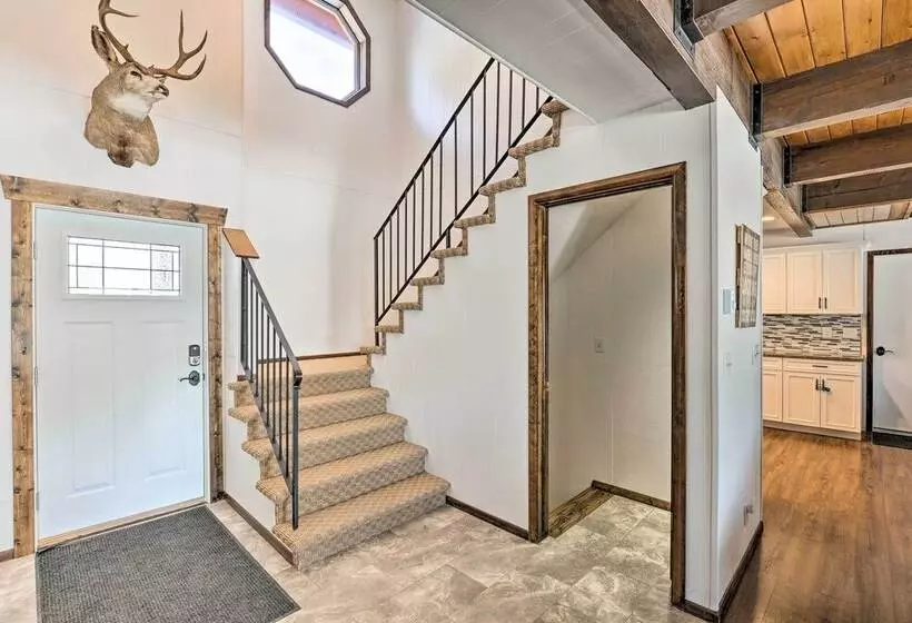 Elevated Alpine Escape: Mtn Views + Game Room!