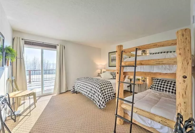 Elevated Alpine Escape: Mtn Views + Game Room!