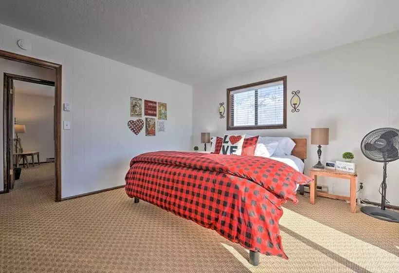 Elevated Alpine Escape: Mtn Views + Game Room!