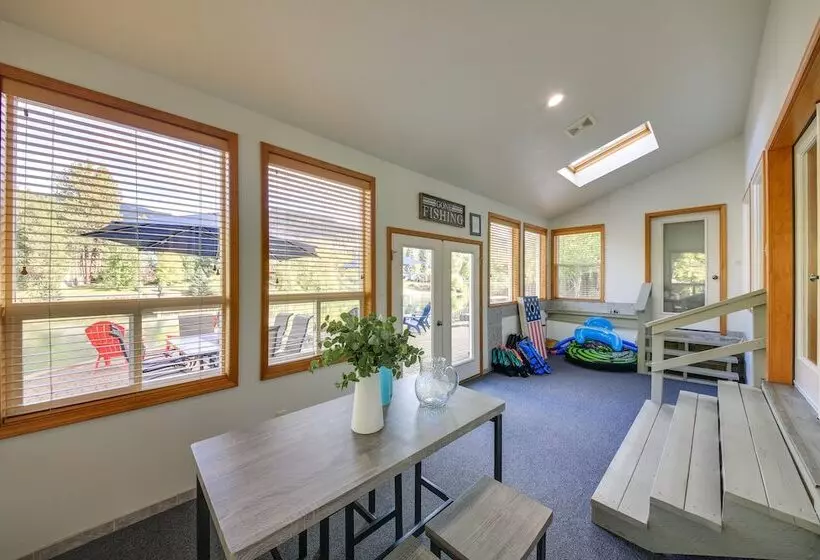 Expansive Waterfront Escape W/ Kayaks + Sups!