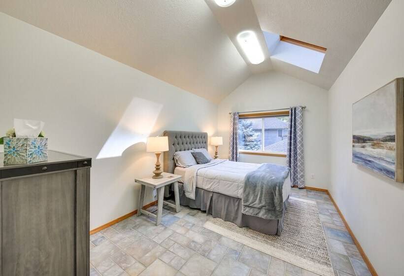 Expansive Waterfront Escape W/ Kayaks + Sups!