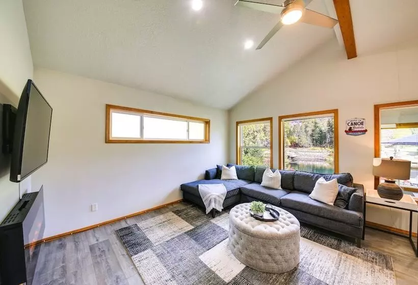 Expansive Waterfront Escape W/ Kayaks + Sups!