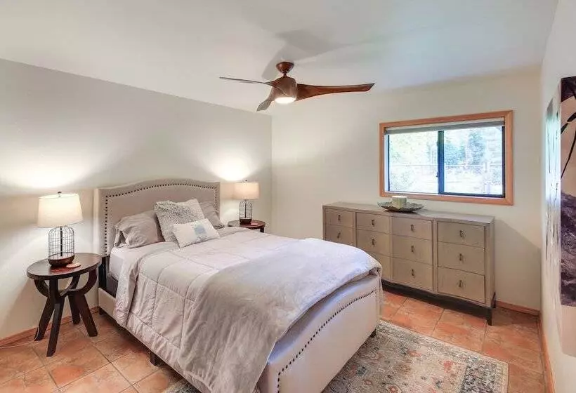 Expansive Waterfront Escape W/ Kayaks + Sups!