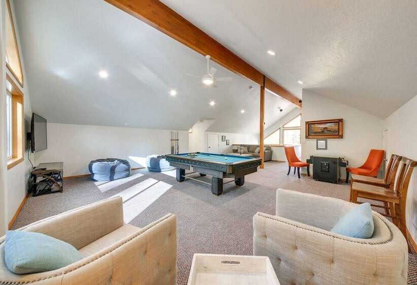 Expansive Waterfront Escape W/ Kayaks + Sups!