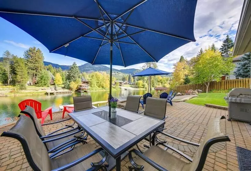 Expansive Waterfront Escape W/ Kayaks + Sups!