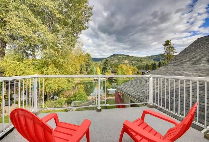 Expansive Waterfront Escape W/ Kayaks + Sups!