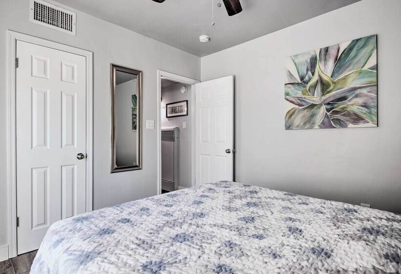 Family Friendly Mesa Home ~ 1 Mi To Downtown!