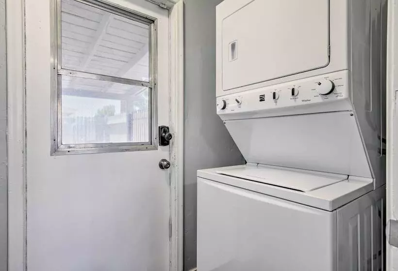 Family Friendly Mesa Home ~ 1 Mi To Downtown!