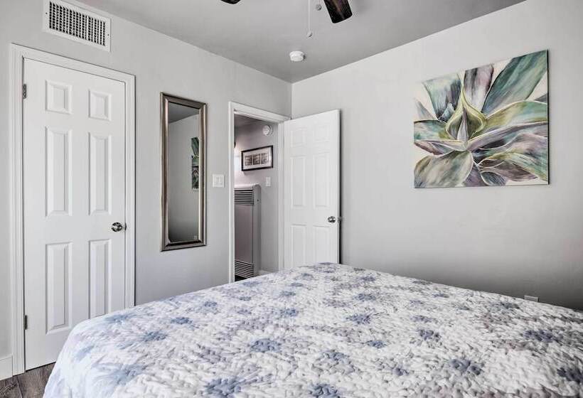 Family Friendly Mesa Home ~ 1 Mi To Downtown!