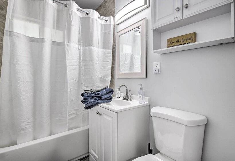 Family Friendly Mesa Home ~ 1 Mi To Downtown!