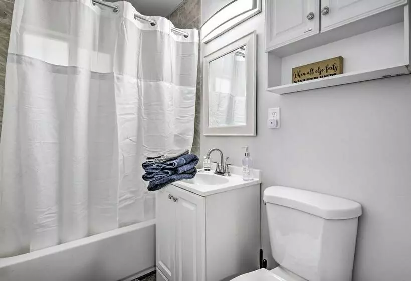 Family Friendly Mesa Home ~ 1 Mi To Downtown!