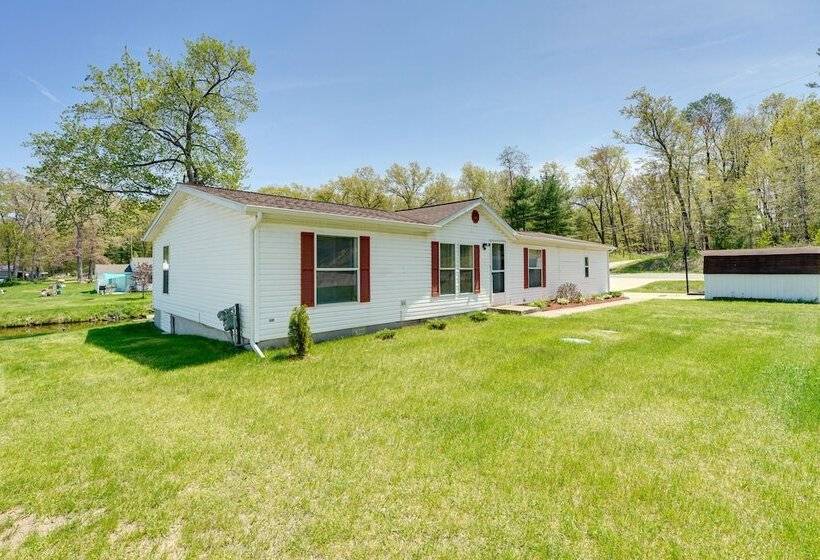 Grant Home W/ Fire Pit: Hess Lake Access Nearby!