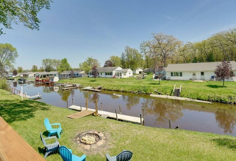 Grant Home W/ Fire Pit: Hess Lake Access Nearby!