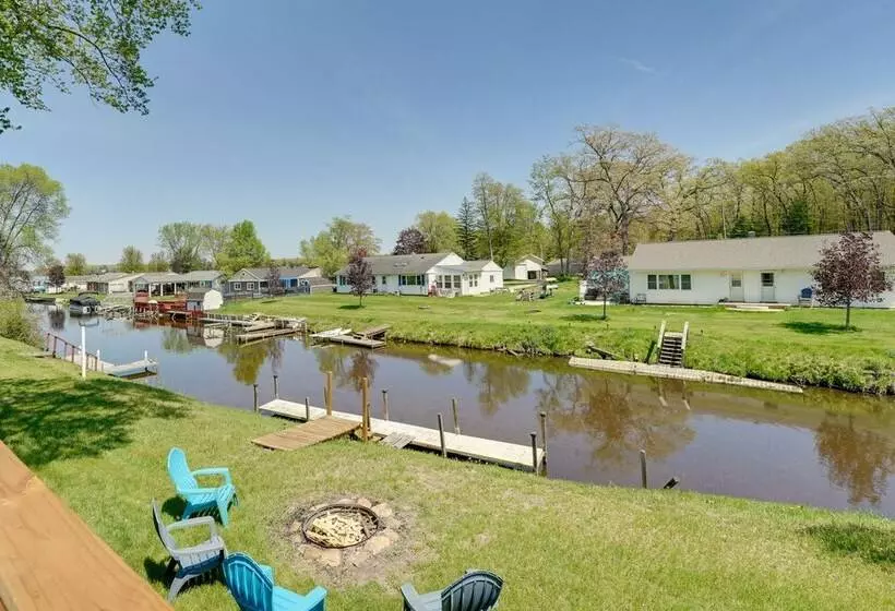 Grant Home W/ Fire Pit: Hess Lake Access Nearby!