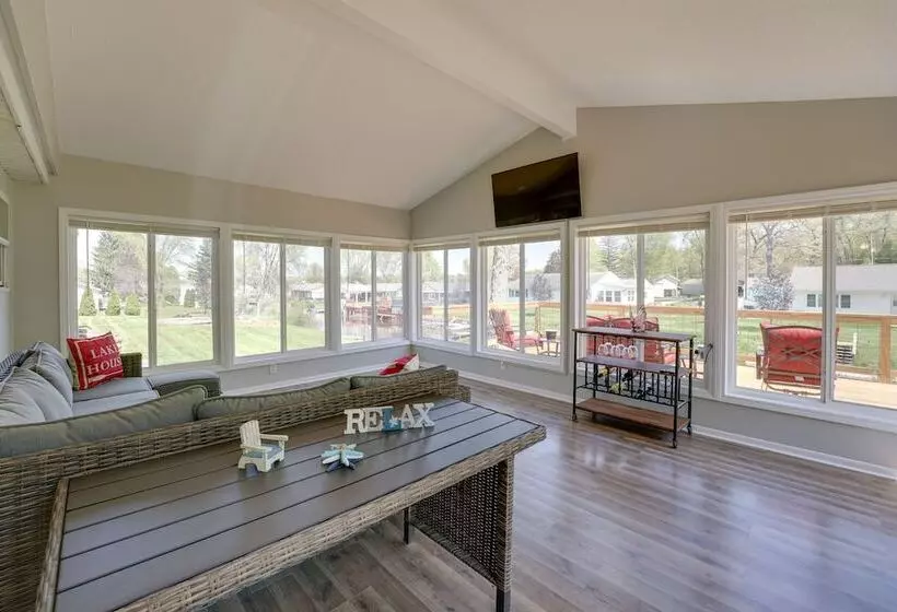 Grant Home W/ Fire Pit: Hess Lake Access Nearby!