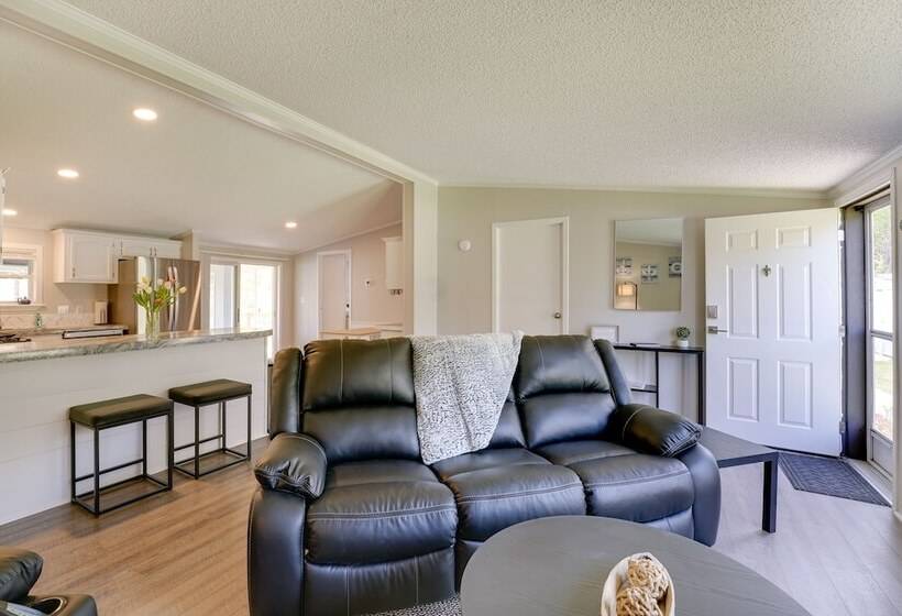 Grant Home W/ Fire Pit: Hess Lake Access Nearby!