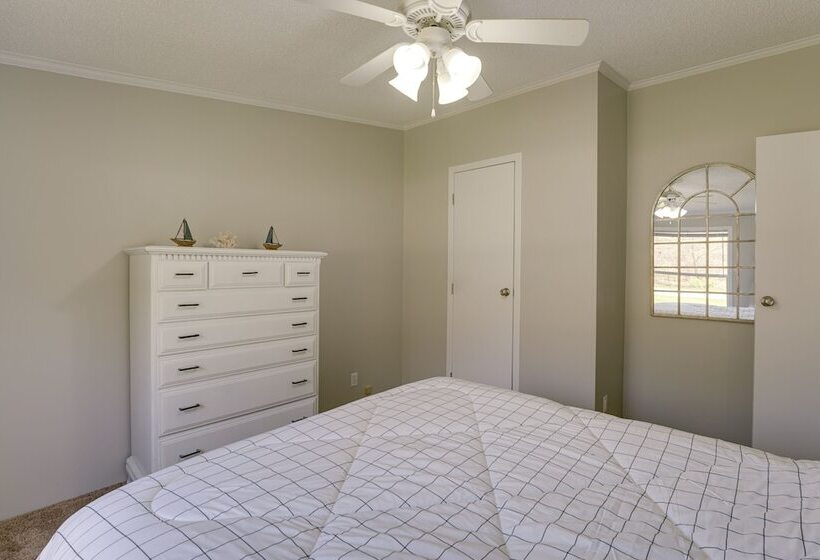 Grant Home W/ Fire Pit: Hess Lake Access Nearby!