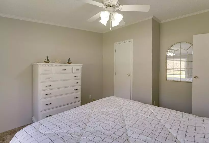 Grant Home W/ Fire Pit: Hess Lake Access Nearby!