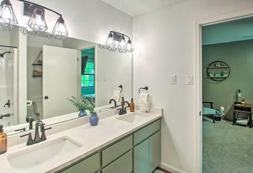 Deck & Resort Amenities: Hot Springs Home!