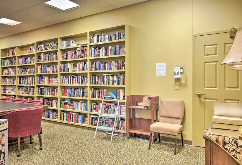 Deck & Resort Amenities: Hot Springs Home!