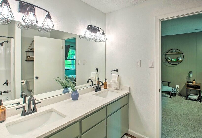 Deck & Resort Amenities: Hot Springs Home!