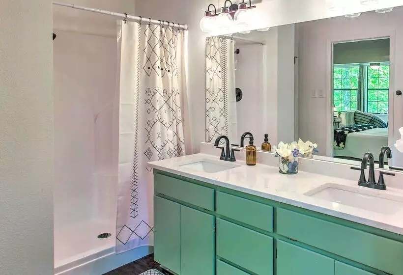 Deck & Resort Amenities: Hot Springs Home!