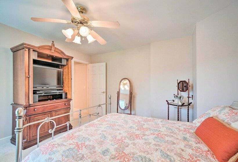 Lakefront Crossville Home W/ Pool Table!