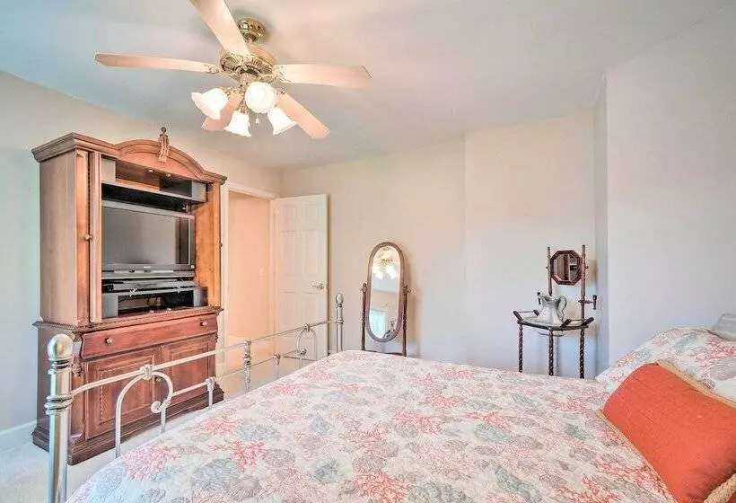 Lakefront Crossville Home W/ Pool Table!