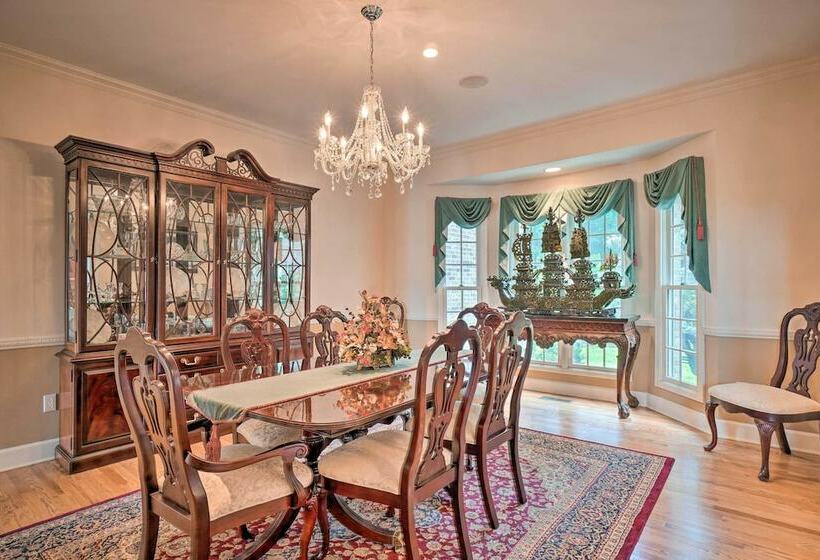 Lakefront Crossville Home W/ Pool Table!