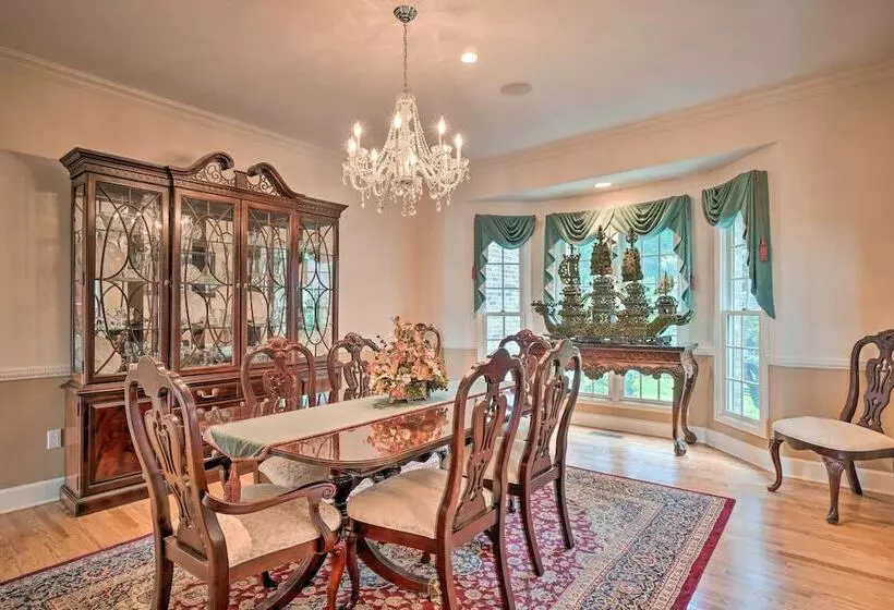 Lakefront Crossville Home W/ Pool Table!