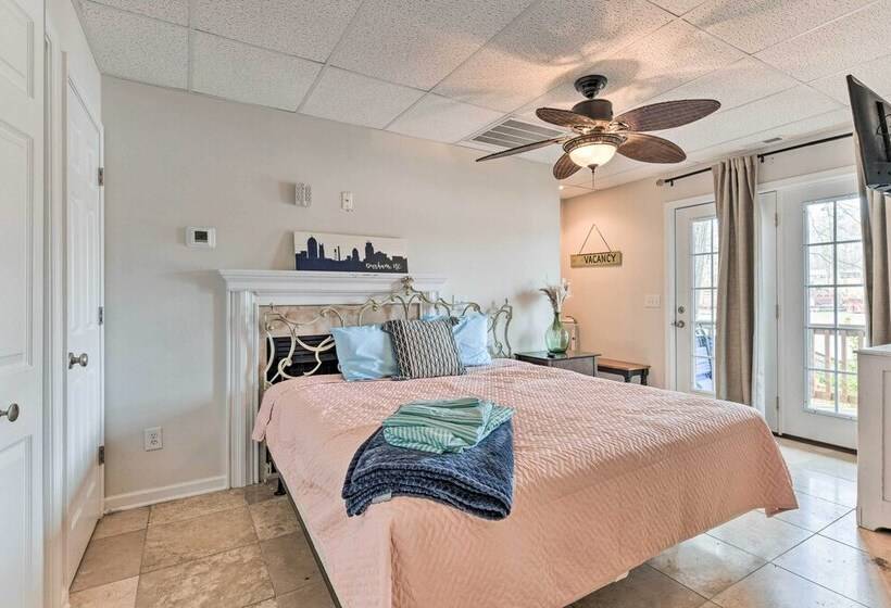 Lakefront Lexington House W/ Spacious Deck!