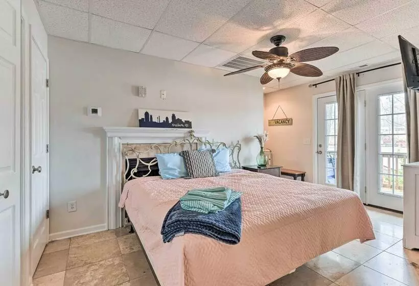 Lakefront Lexington House W/ Spacious Deck!