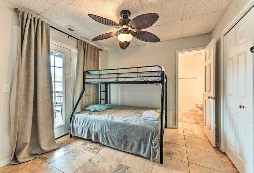 Lakefront Lexington House W/ Spacious Deck!