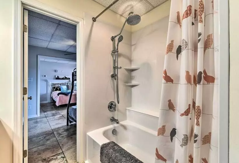 Lakefront Lexington House W/ Spacious Deck!