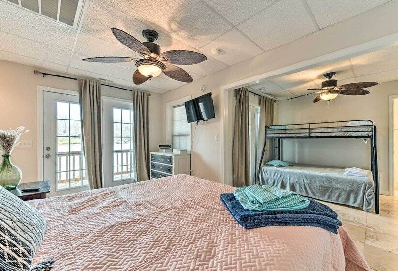 Lakefront Lexington House W/ Spacious Deck!